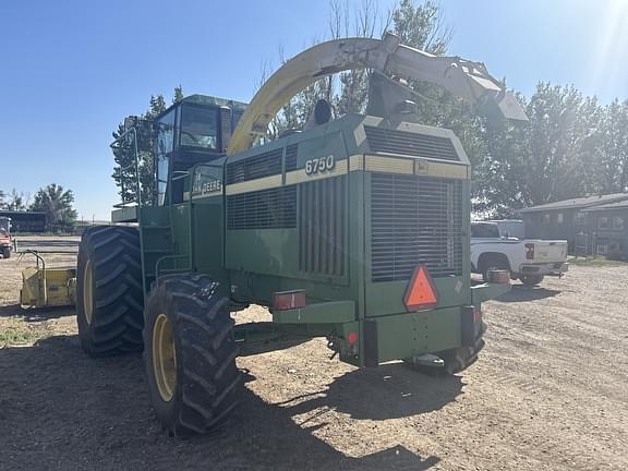 Image of John Deere 6750 equipment image 1