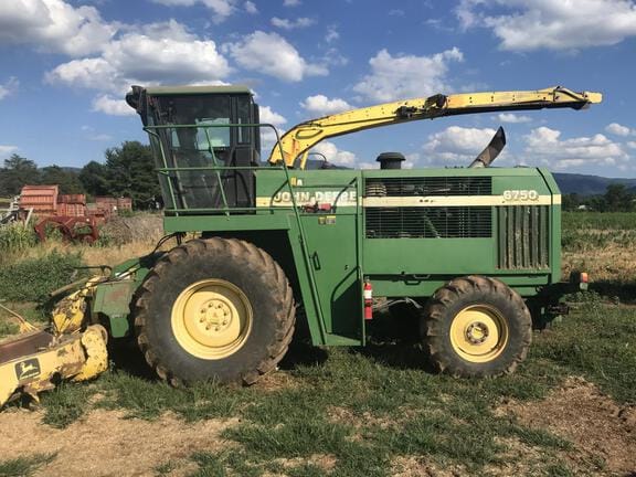 2000 John Deere 6750 Equipment Image0