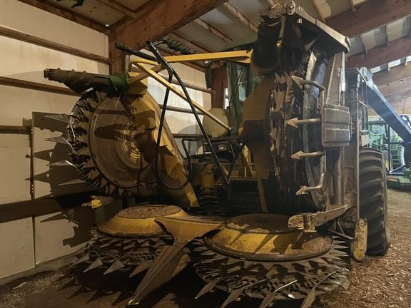 Image of John Deere 6850 equipment image 1