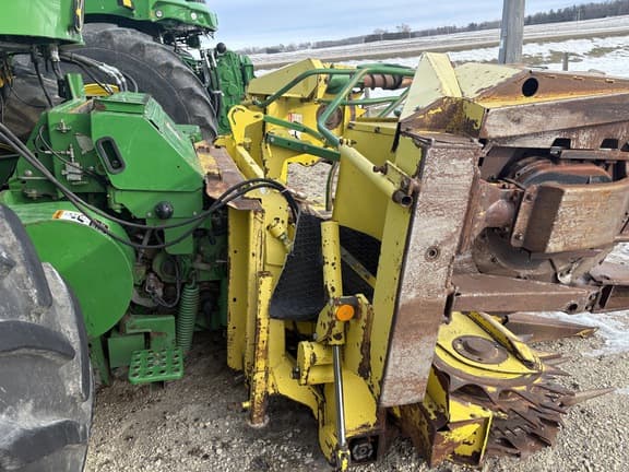 Image of John Deere 686 equipment image 2