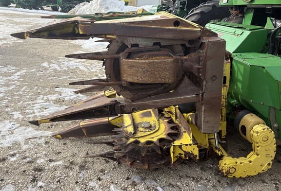 Image of John Deere 686 equipment image 4