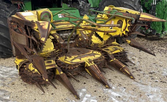 Image of John Deere 686 Primary image