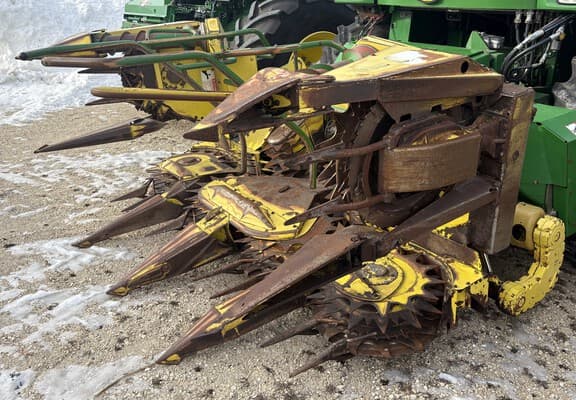 Image of John Deere 686 equipment image 3