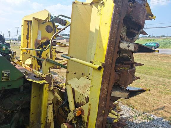 2000 John Deere 688 Equipment Image0