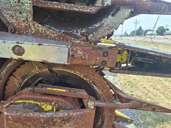 Image of John Deere 688 equipment image 1