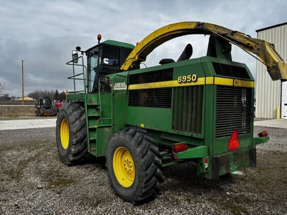 Image of John Deere 6950 Primary image