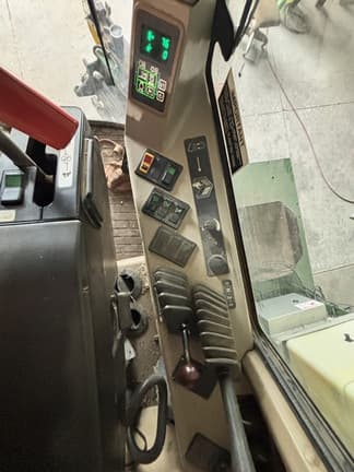 Image of John Deere 6950 equipment image 2