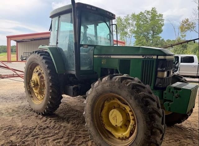 Image of John Deere 7210 equipment image 1