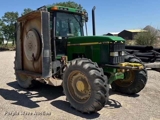 Image of John Deere 7210 equipment image 2