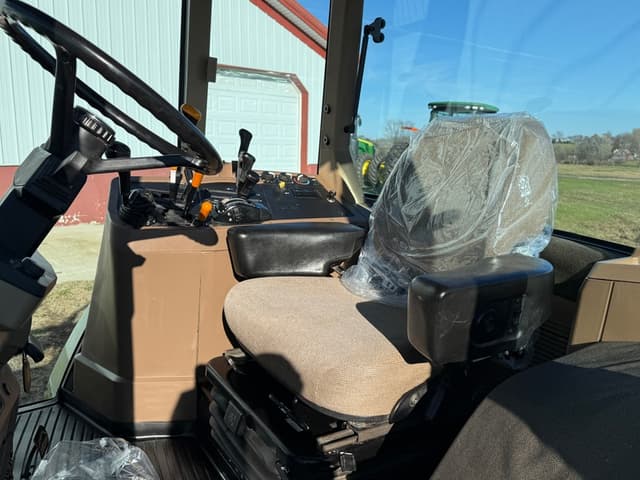 Image of John Deere 7410 equipment image 3
