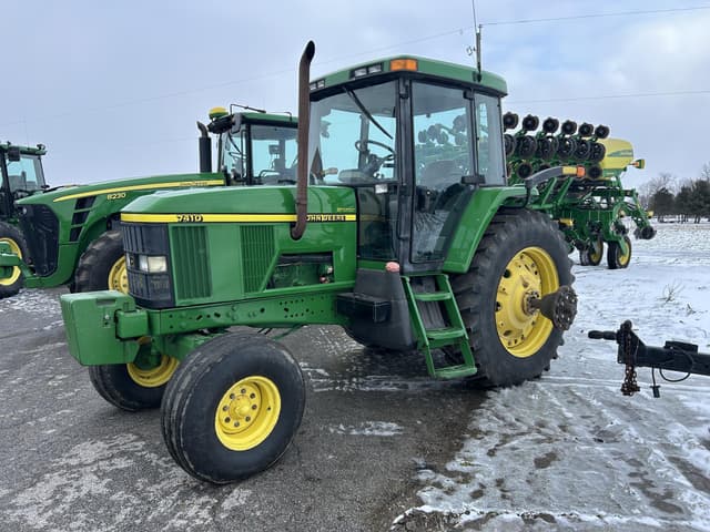 Image of John Deere 7410 equipment image 2