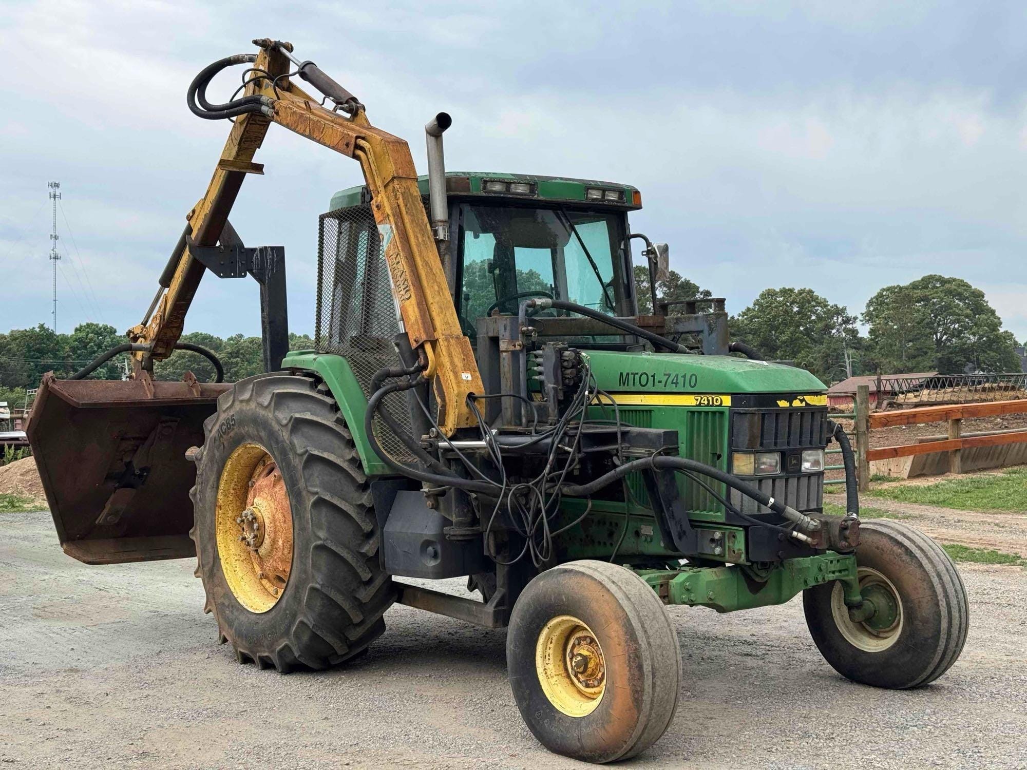 2000 John Deere 7410 Equipment Image0
