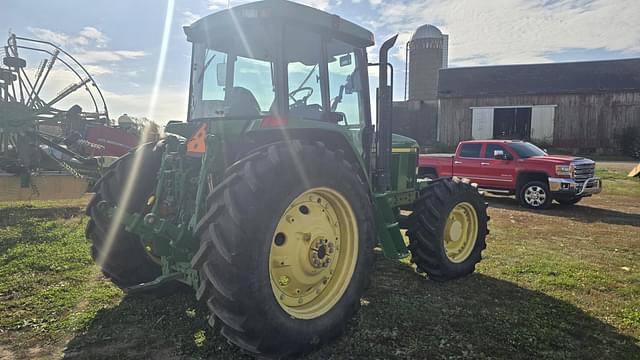 Image of John Deere 7510 equipment image 4