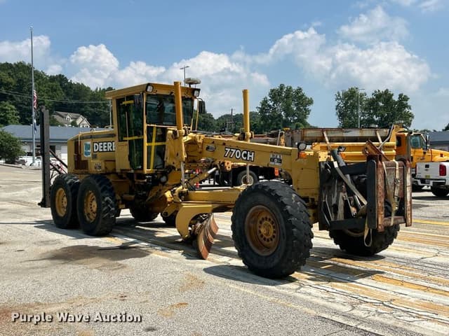 Image of John Deere 770CH equipment image 2