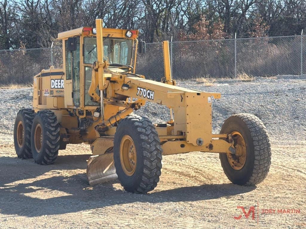 2000 John Deere 770CH Equipment Image0