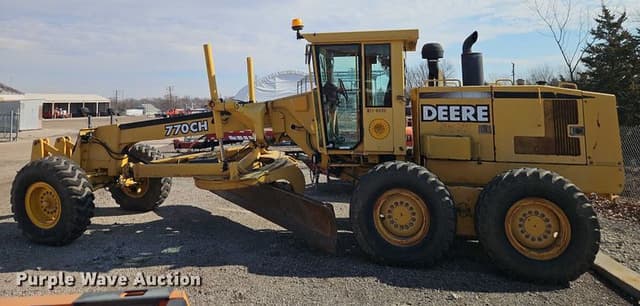Image of John Deere 770CH equipment image 3