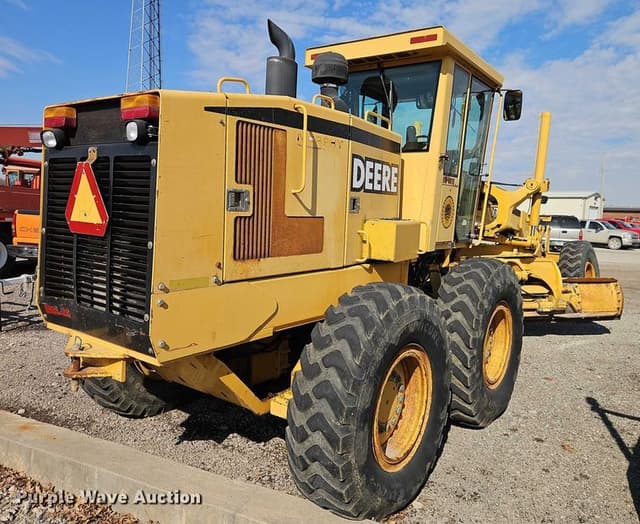Image of John Deere 770CH equipment image 4