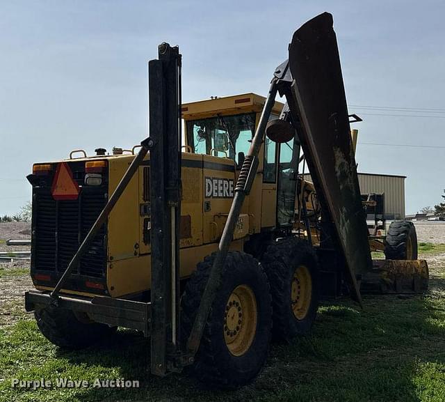 Image of John Deere 770CH equipment image 4
