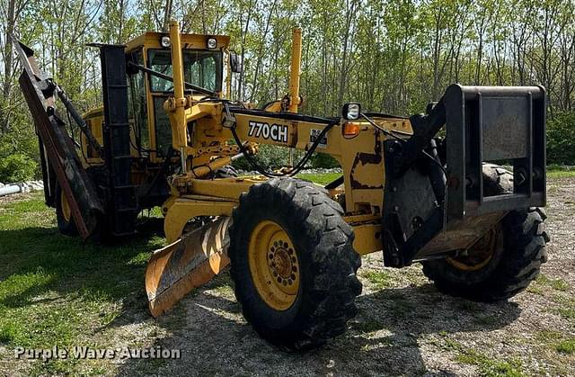 Image of John Deere 770CH equipment image 2
