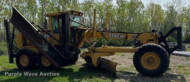 Image of John Deere 770CH equipment image 3