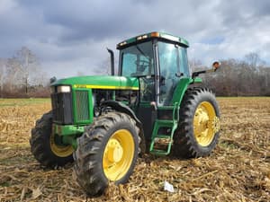 2000 John Deere 7810 Image