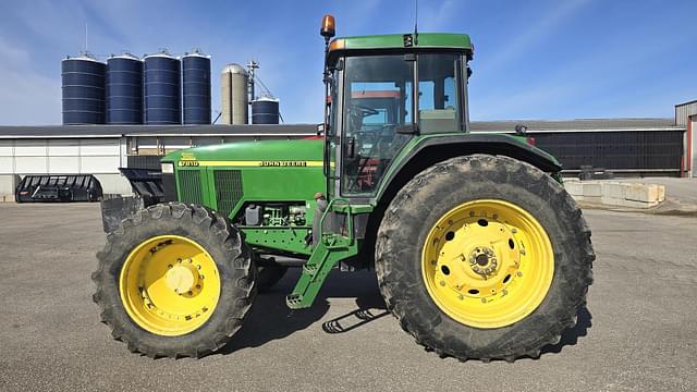 Image of John Deere 7810 equipment image 1