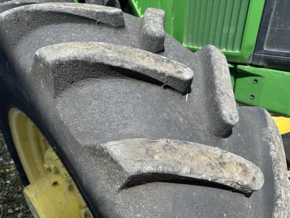 Image of John Deere 7810 equipment image 1