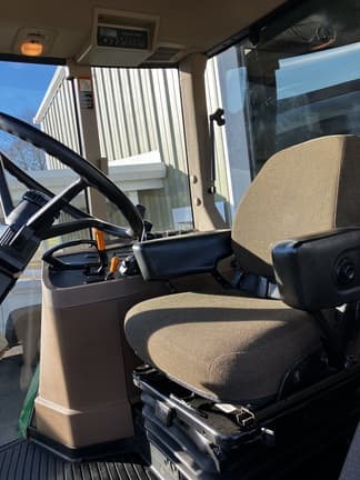 Image of John Deere 7810 equipment image 4