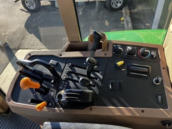 Image of John Deere 7810 Primary image