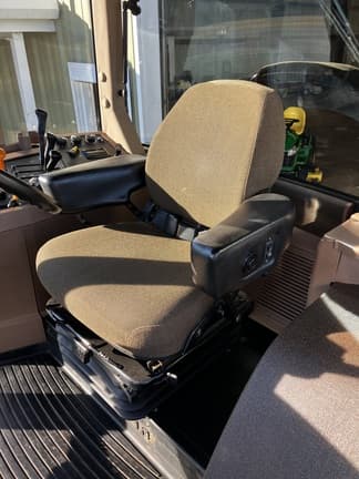 Image of John Deere 7810 equipment image 2