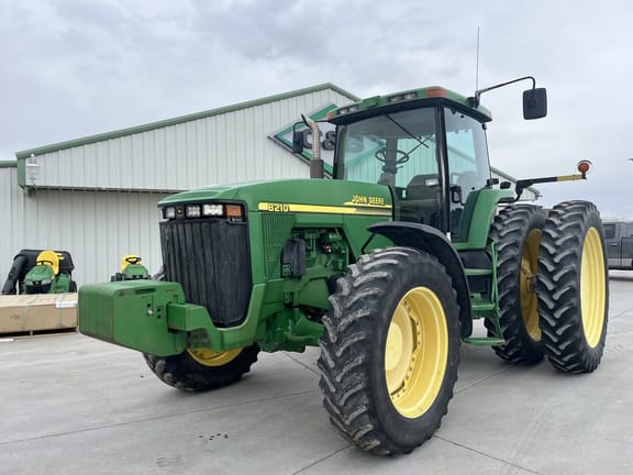 Main image John Deere 8210
