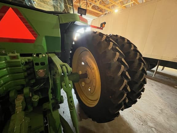 Image of John Deere 8210 equipment image 3