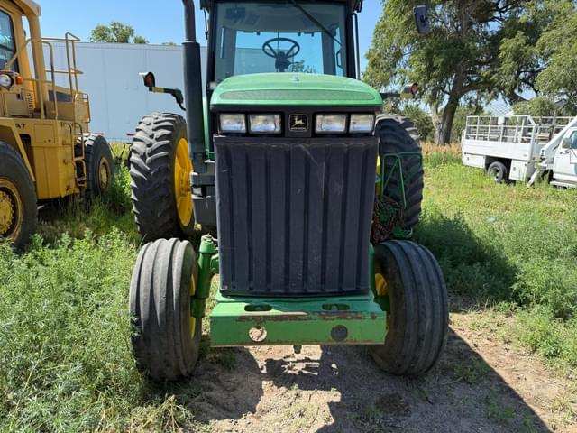 Image of John Deere 8210 equipment image 2
