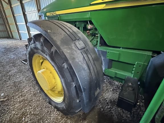 Image of John Deere 8210 equipment image 4