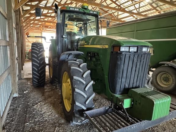 Image of John Deere 8210 equipment image 2