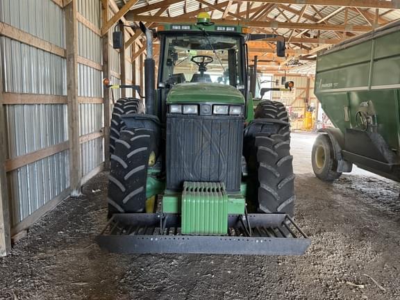 Image of John Deere 8210 equipment image 1