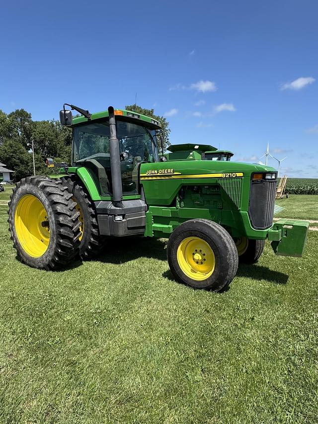 Image of John Deere 8210 equipment image 3