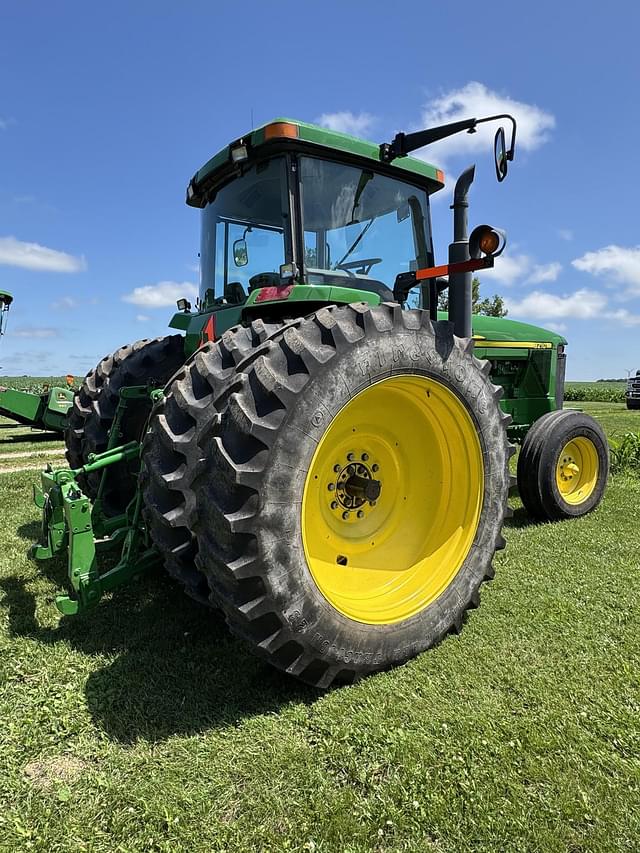 Image of John Deere 8210 equipment image 4