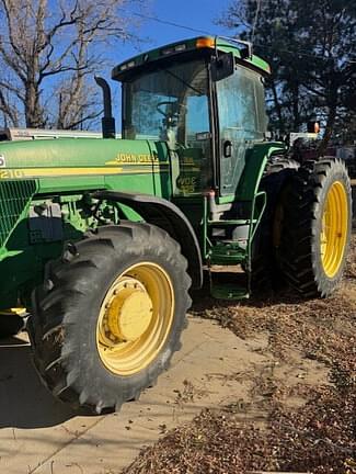 Image of John Deere 8210 equipment image 1