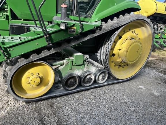 Image of John Deere 8210T equipment image 3