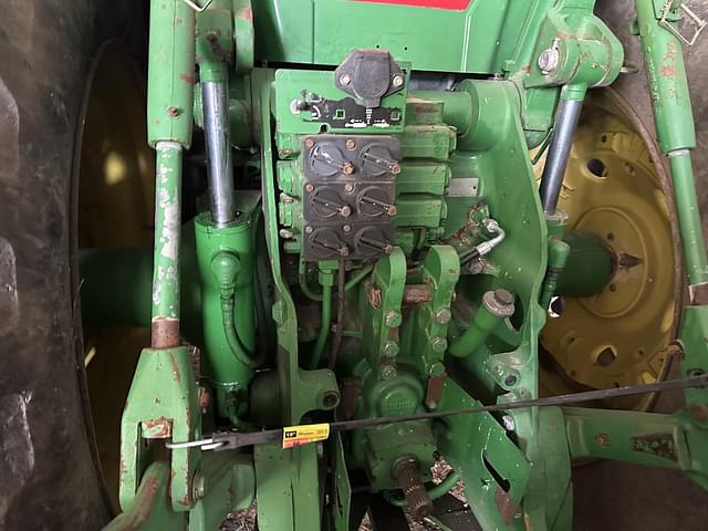 Image of John Deere 8310 equipment image 3