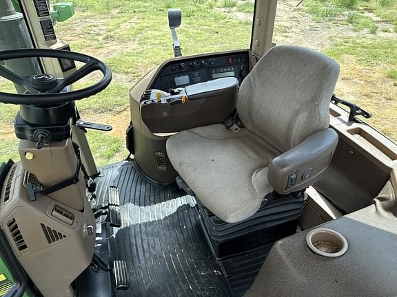 Image of John Deere 8310 equipment image 4