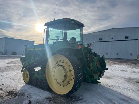 Image of John Deere 8400T equipment image 4
