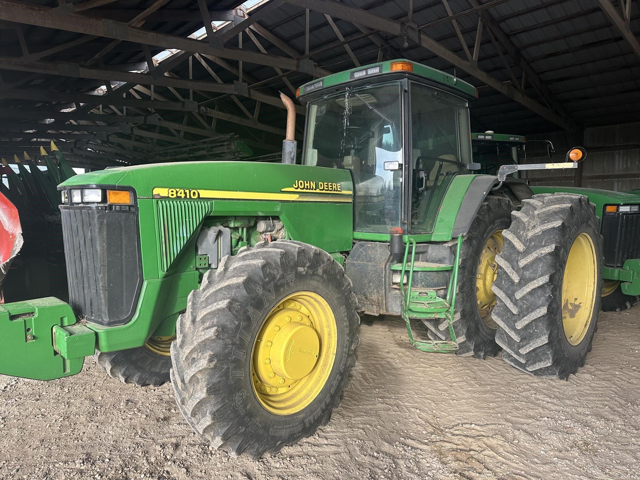 2000 John Deere 8410 Equipment Image0