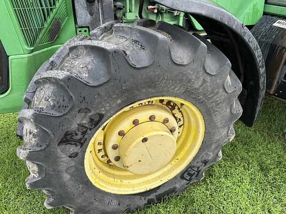 Image of John Deere 8410 equipment image 2