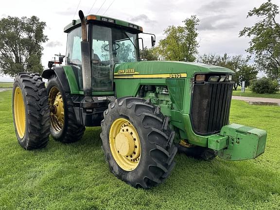 Image of John Deere 8410 equipment image 1