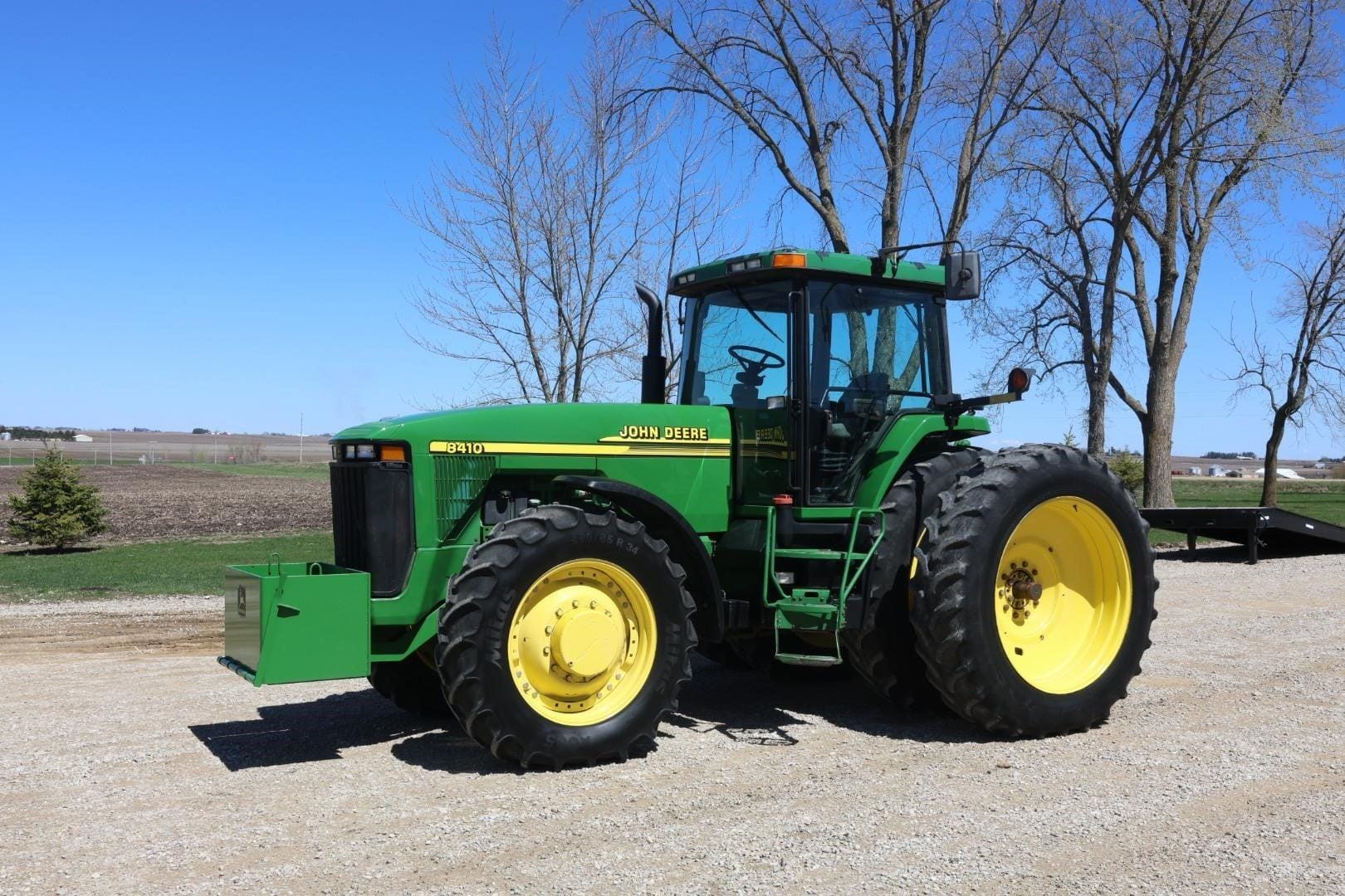 2000 John Deere 8410 Equipment Image0