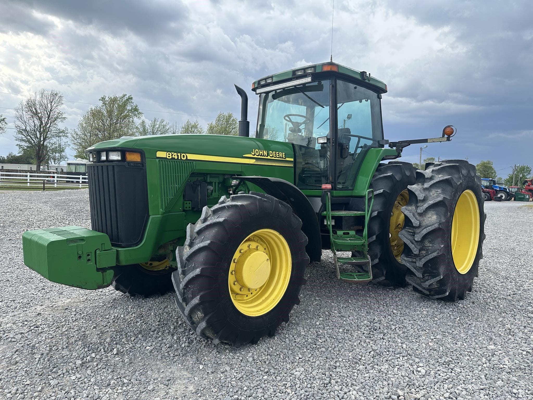 2000 John Deere 8410 Equipment Image0