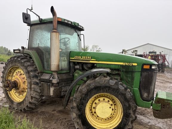 2000 John Deere 8410 Equipment Image0