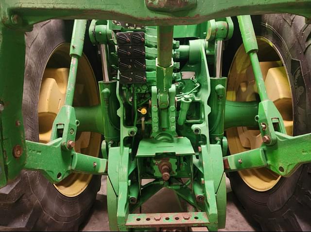 Image of John Deere 8410 equipment image 3